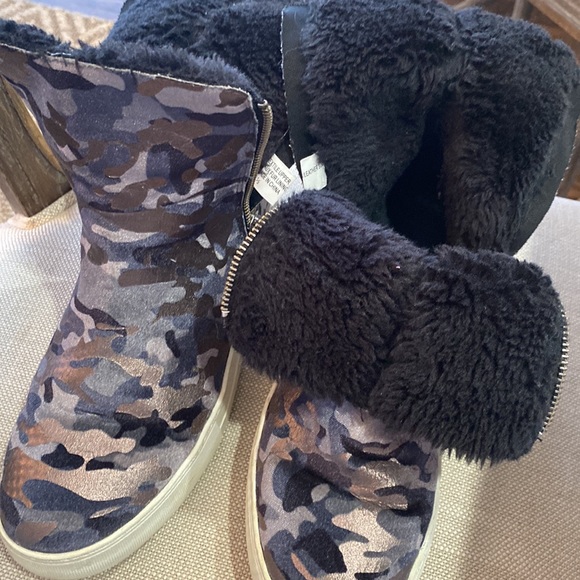 Women’s J/Slides Camo, size 8.5 - Picture 8 of 8